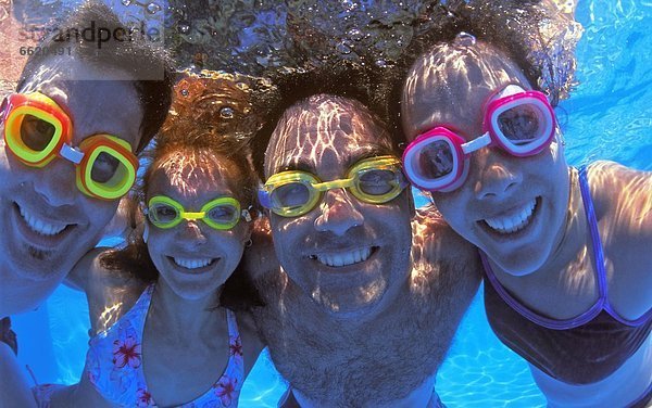 Portrait Fröhlichkeit Unterwasseraufnahme