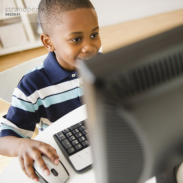 benutzen  Computer  Junge - Person  schwarz