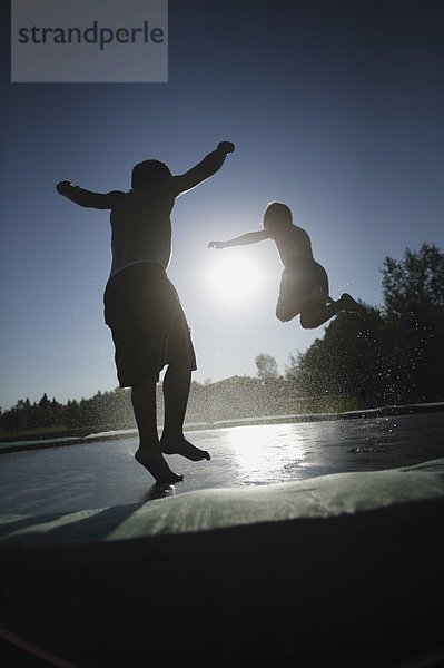 springen  2  Trampolin