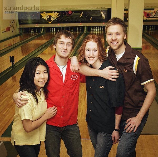 Jugendlicher  Gasse  Bowling