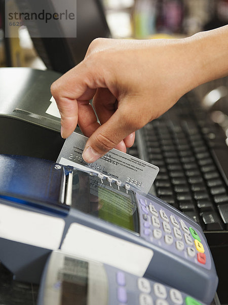 Frau  Kredit  mischen  Laden  Kreditkarte  Karte  Mixed  durchziehen