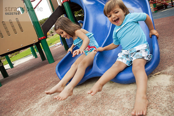 rutschen  Bruder  Schwester  Spielplatz  Rutsche  rutschen