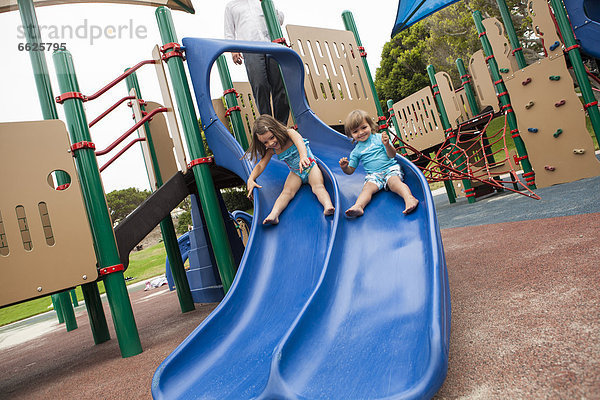 rutschen  Bruder  Schwester  Spielplatz  Rutsche  rutschen