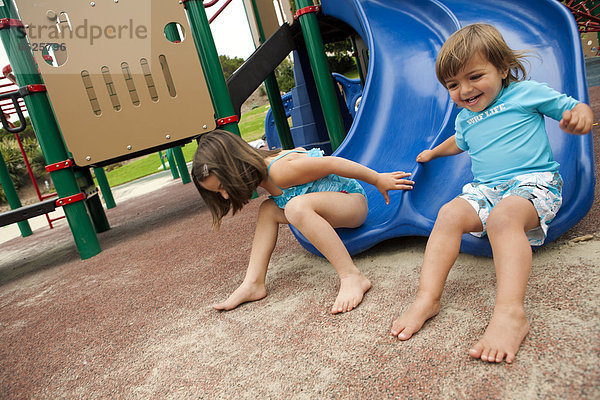 rutschen  Bruder  Schwester  Spielplatz  Rutsche  rutschen