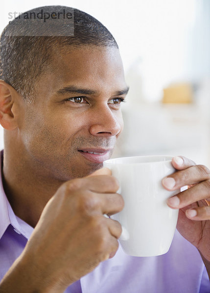 Mann  mischen  trinken  Kaffee  Mixed