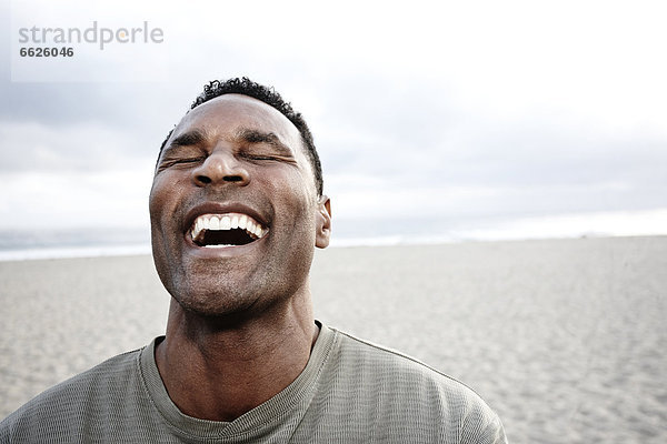 Mann  lachen  Strand  schwarz