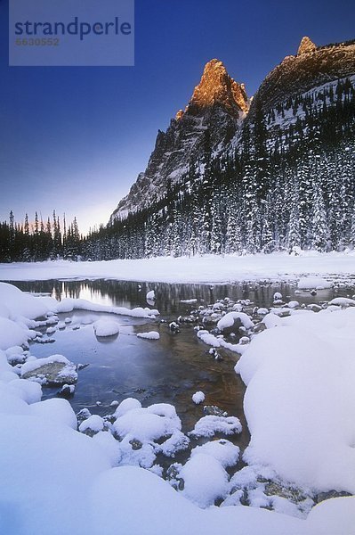 Berg bedecken Landschaft Fluss Yoho Nationalpark Kanada Schnee