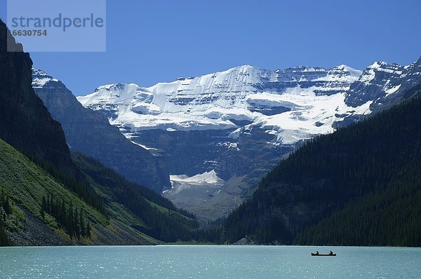 Berg  See  Fokus auf den Vordergrund  Fokus auf dem Vordergrund