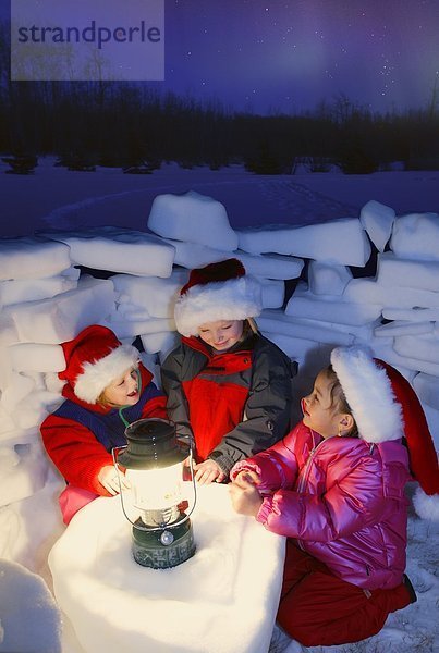 Außenaufnahme unterhalb Polarlicht freie Natur spielen