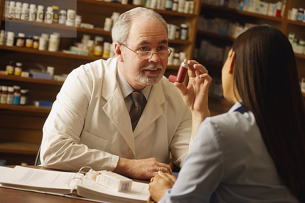 Patientin geben Gesundheitspflege Pharmazie Rat