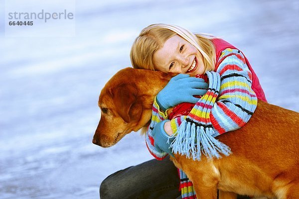 umarmen  Hund  jung  Mädchen