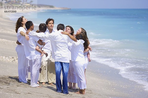 Zusammenhalt  Mensch  Menschen  Strand  Menschengruppe  Menschengruppen  Gruppe  Gruppen  Gebet
