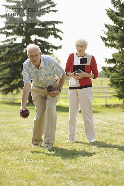 Senior  Senioren  spielen  Sport