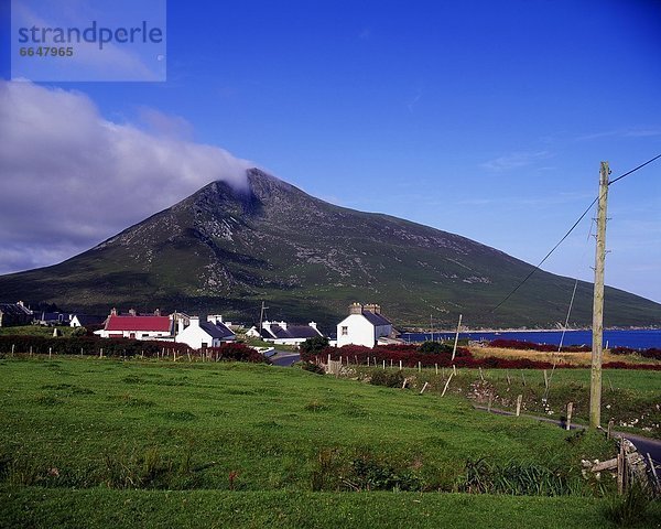 Berg Dorf Insel Irland