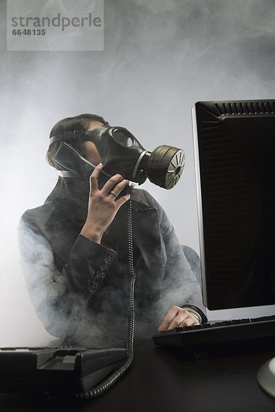 Rauch  Büro  Kleidung  Wirtschaftsperson  Maske  Gas