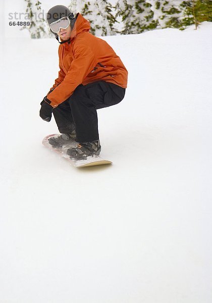 Snowboardfahrer  gehen  Hügel  Schnee