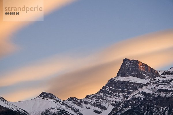 Berg  Wolke  Sonnenuntergang  über  Berggipfel  Gipfel  Spitze  Spitzen  Kootenay Nationalpark  Alberta  Kanada