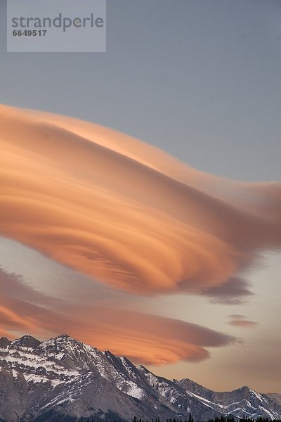 Berg  Wolke  Sonnenuntergang  über  Berggipfel  Gipfel  Spitze  Spitzen  Kootenay Nationalpark  Alberta  Kanada