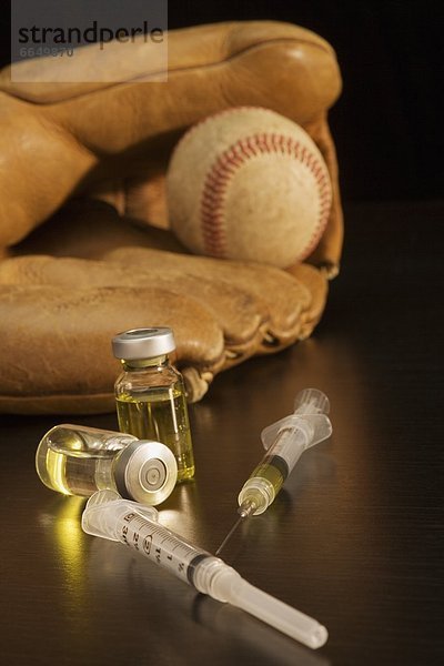 Handschuh  Spritze  Spritzen  Baseball  Flasche