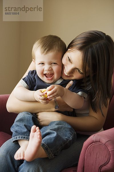 lachen  Sohn  umarmen  Mutter - Mensch