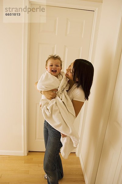 halten  Ansicht  Seitenansicht  Mutter - Mensch  Baby