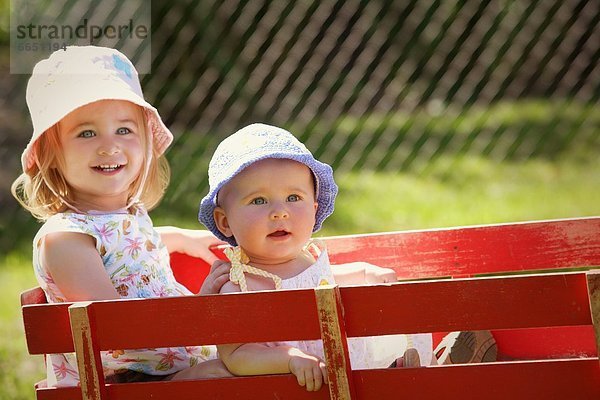 sitzend Schwester