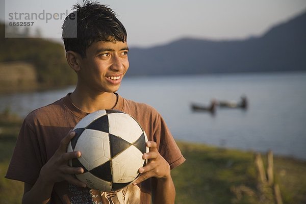 Boy mit Fußball