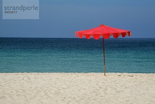 Tropisch  Tropen  subtropisch  Strand  Regenschirm  Schirm  Sonnenschirm  Schirm  Phuket  Thailand