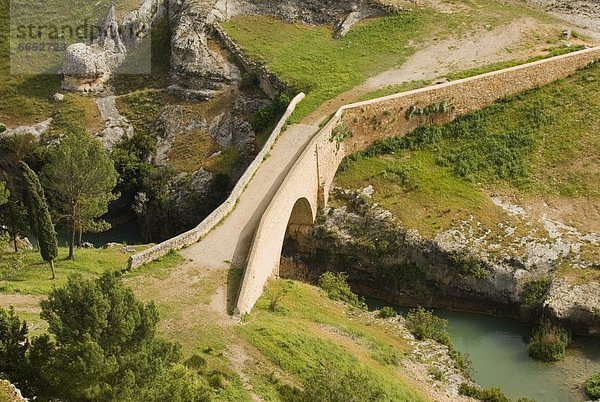 führen Mittelalter Stein Palast Schloß Schlösser Brücke reparieren Cuenca Spanien