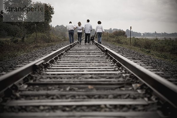 Familie zusammen gehen