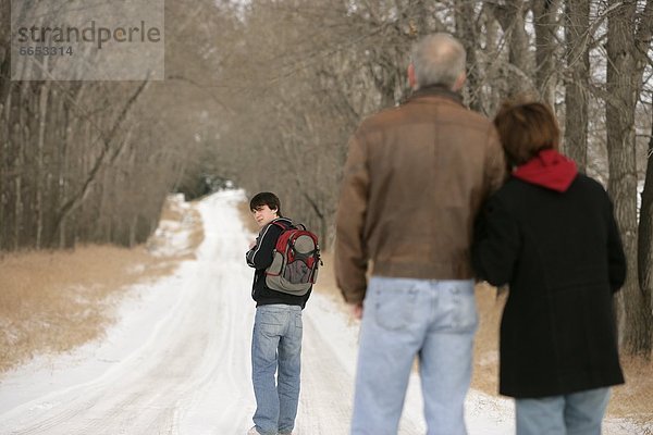 Jugendlicher  Schneedecke  gehen  Junge - Person  Weg