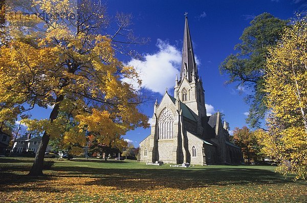 Kirche  Kirchturm  Herbst
