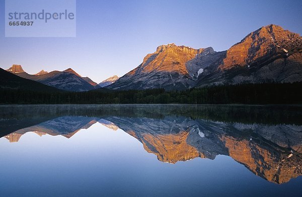 Spiegelung  Berg  Keil  Alberta  Kanada  Kananaskis Country  Teich