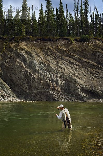 Berg  Mann  Fluss  angeln  Alberta  Kanada