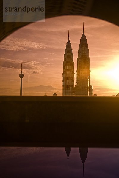 Zwilling - Person  Großstadt  Hauptstadt  Turm  Südostasien