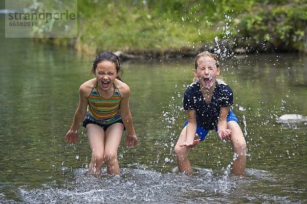 Wasser  Mädchen  spielen