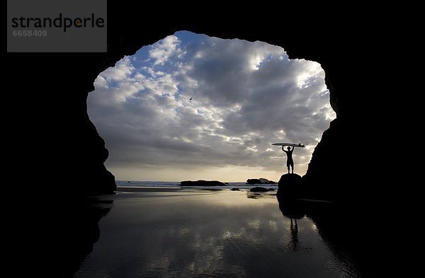 Strand  Silhouette  Höhle  neuseeländische Nordinsel  Muriwai Beach  Neuseeland