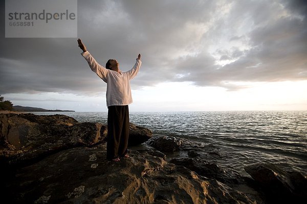 Menschlicher Arm  Menschliche Arme  Strand  Sonnenuntergang  heben  Mensch  Asien  Thailand