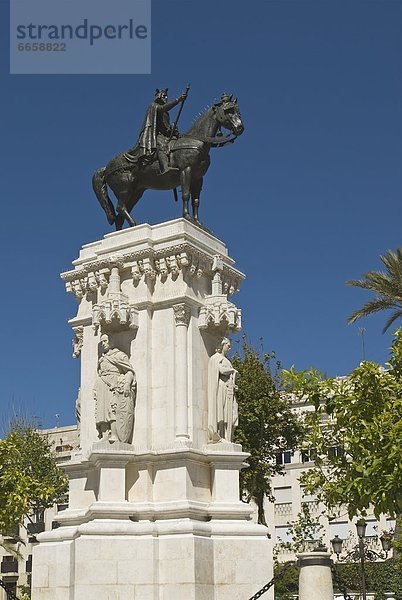 Monument  Quadrat  Quadrate  quadratisch  quadratisches  quadratischer  Heiligtum  Andalusien  neu  Sevilla  Spanien