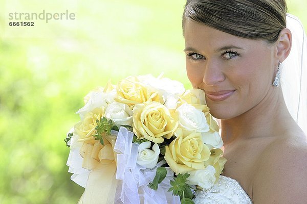 Blumenstrauß  Strauß  Braut  gelb  weiß  Rose