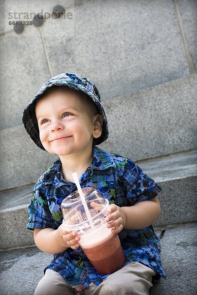 Getränk  Junge - Person  Eis  trinken  Obst