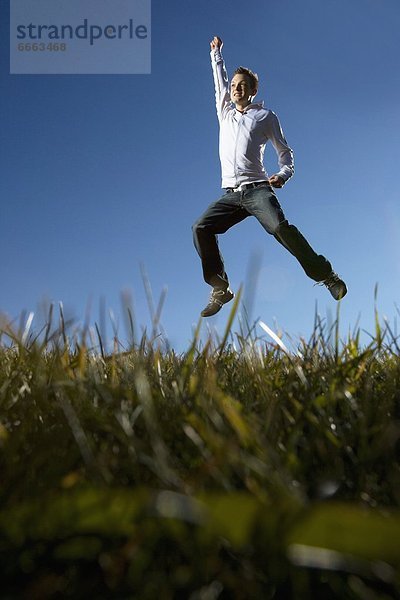 Fröhlichkeit  Junge - Person  springen