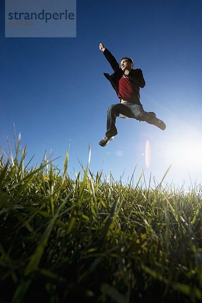 Fröhlichkeit  Junge - Person  springen