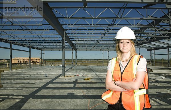 bauen  Bauarbeiterhelm  Frau