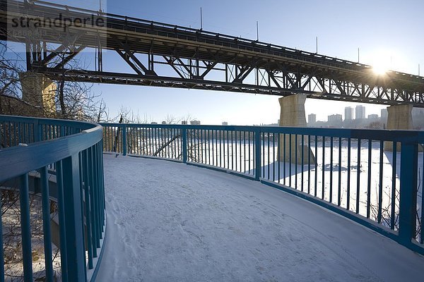 Winter  über  Brücke  Fluss  Alberta  Kanada  Edmonton