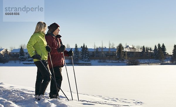 überqueren  Mensch  Ski  zwei Personen  Menschen  2  Kreuz