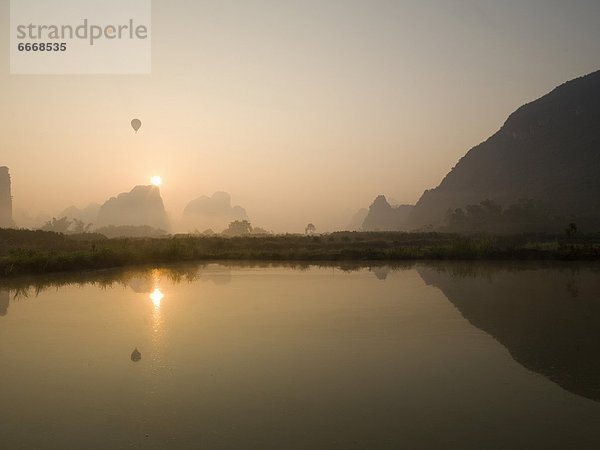 Tischset  über  Fluss  China  Guangxi  Sonne