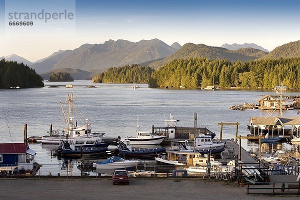 Berg  Jachthafen  Ansicht  Tofino  British Columbia  British Columbia  Kanada  Vancouver Island