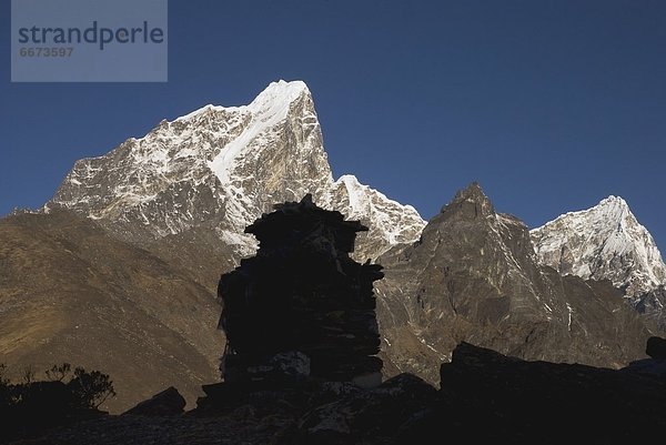 Stein  Monument  Fokus auf den Vordergrund  Fokus auf dem Vordergrund  Nepal  Taboche