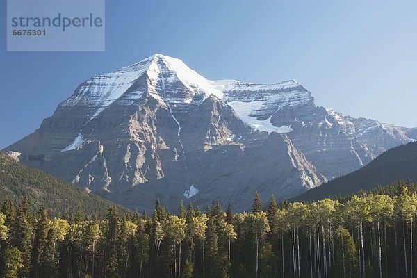 Mount Robson  hoechster Berg der kanadischen Rocky Mountains  3954 m  Mount Robson Provincial Park  British Columbia  Kanada